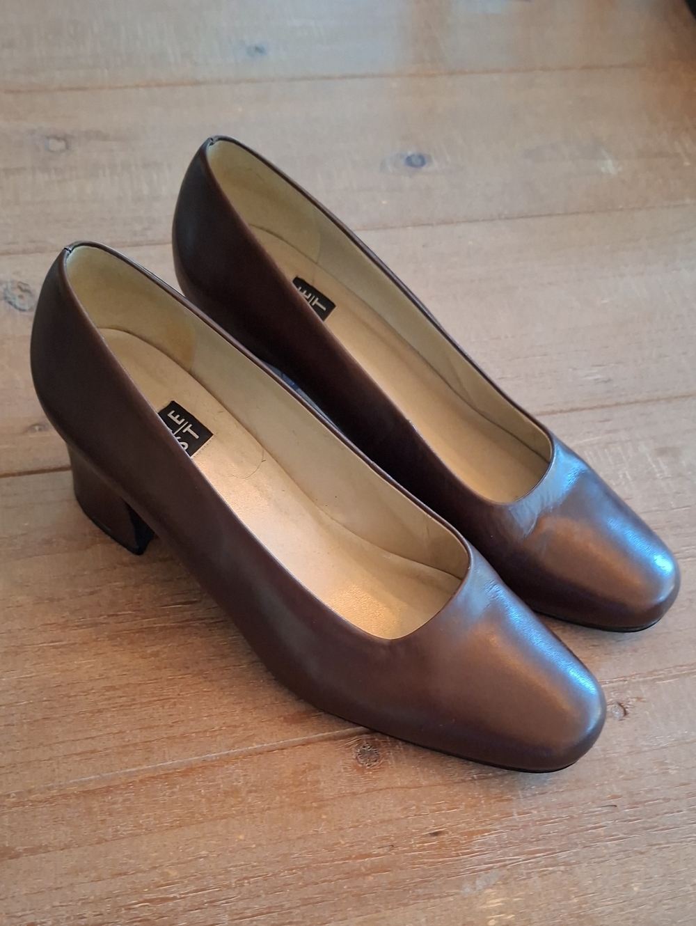 Vintage/90's Nine West Chocolate Brown Leather Almond-toe Block Heels (US 7.5)